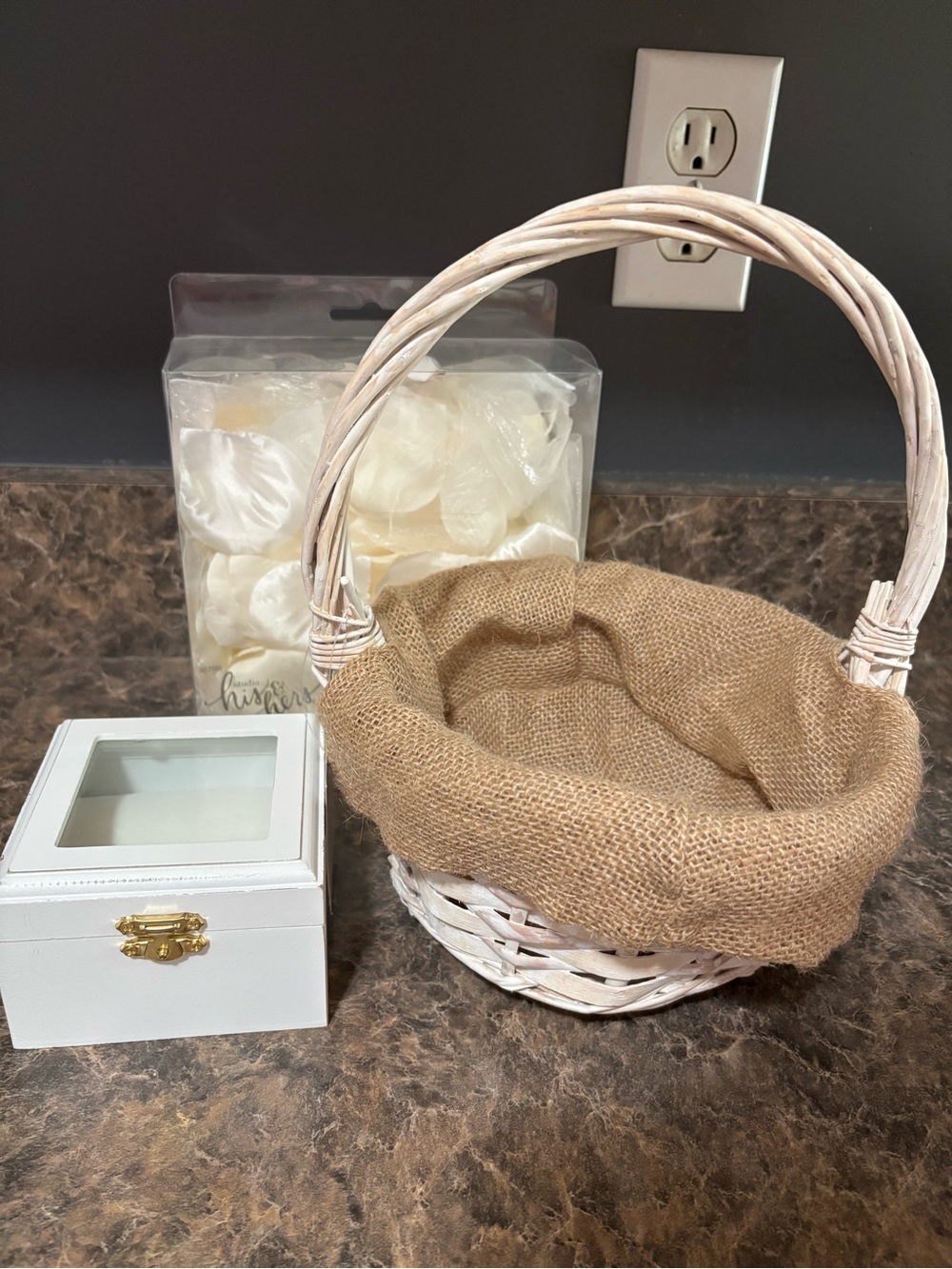 Rustic White Wicker Basket with Burlap Liner - wedding Supplies